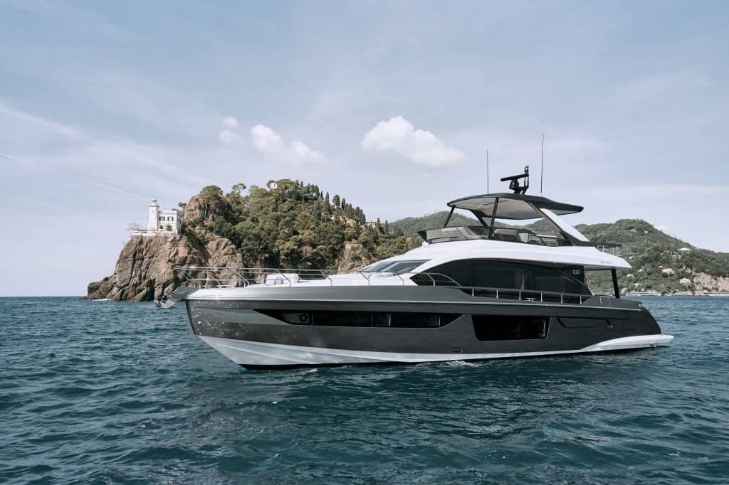Azimut-Fly68 External View 1