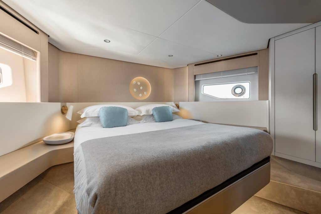 Azimut-Fly68 VIP Cabin