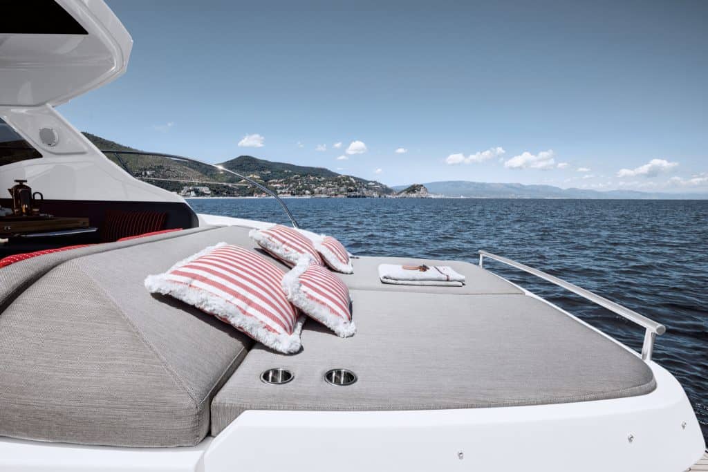 Azimut-Atlantis45  Aft Sunpad 2_Mid res
