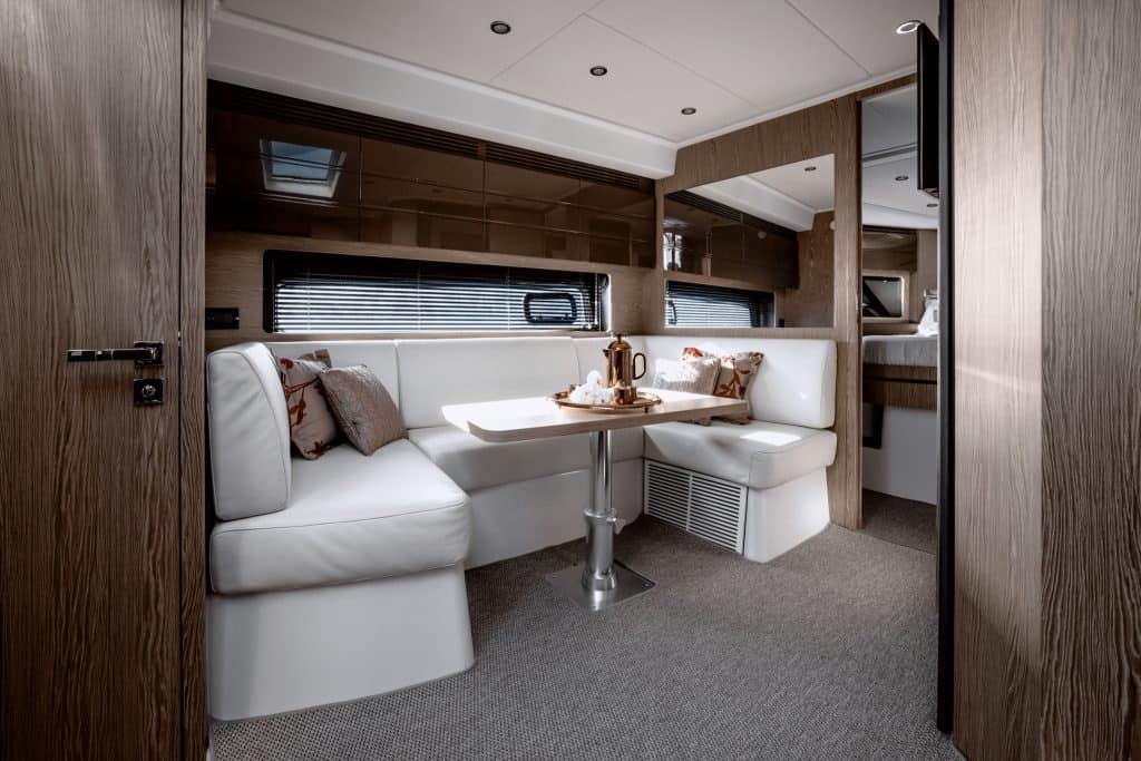 Azimut-A45 Dinette 2_Mid res