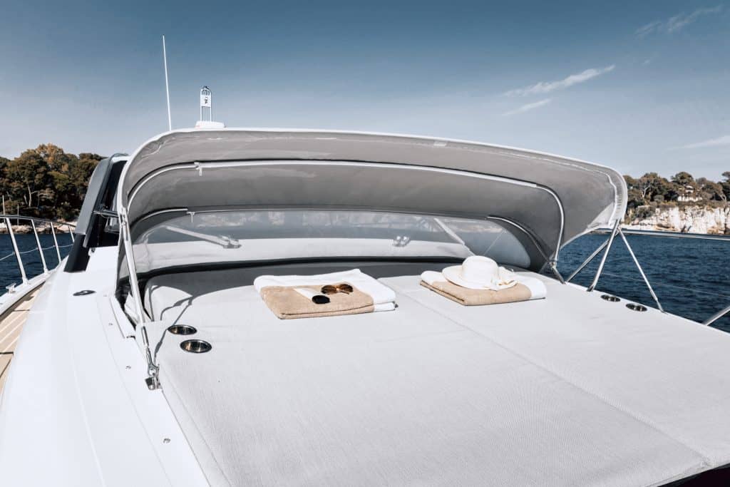 Azimut-A51 Fore Sunpad Area_Mid res