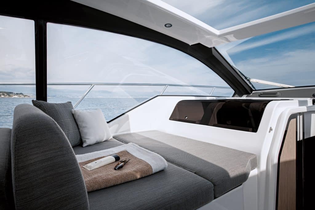 Azimut-A51 Maindeck Relax Zone_Mid res