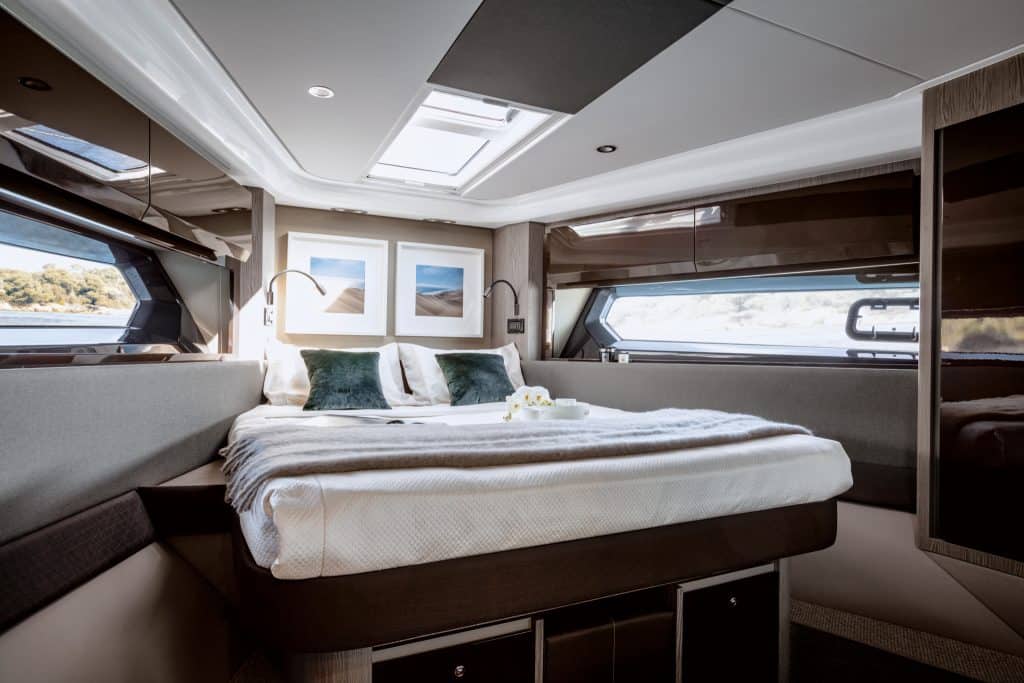 Azimut-A51 Master Cabin_Mid res