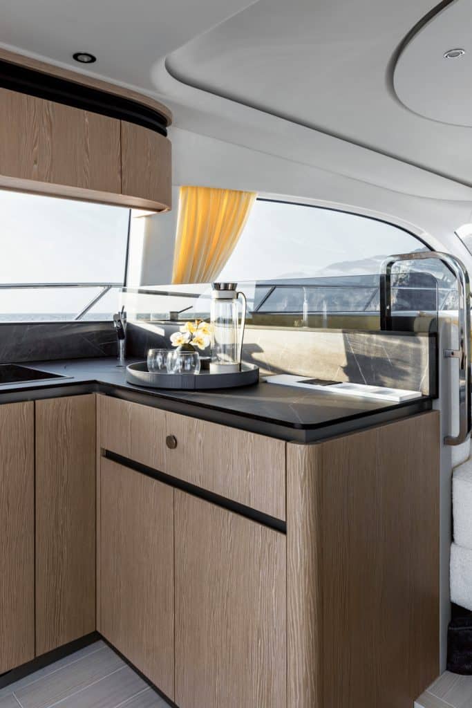 Azimut-Fly53 Galley