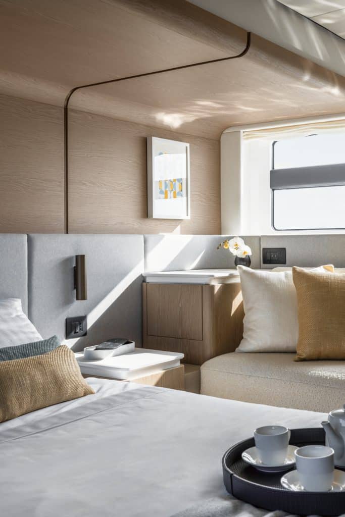 Azimut-Fly53 Owner Suite 4