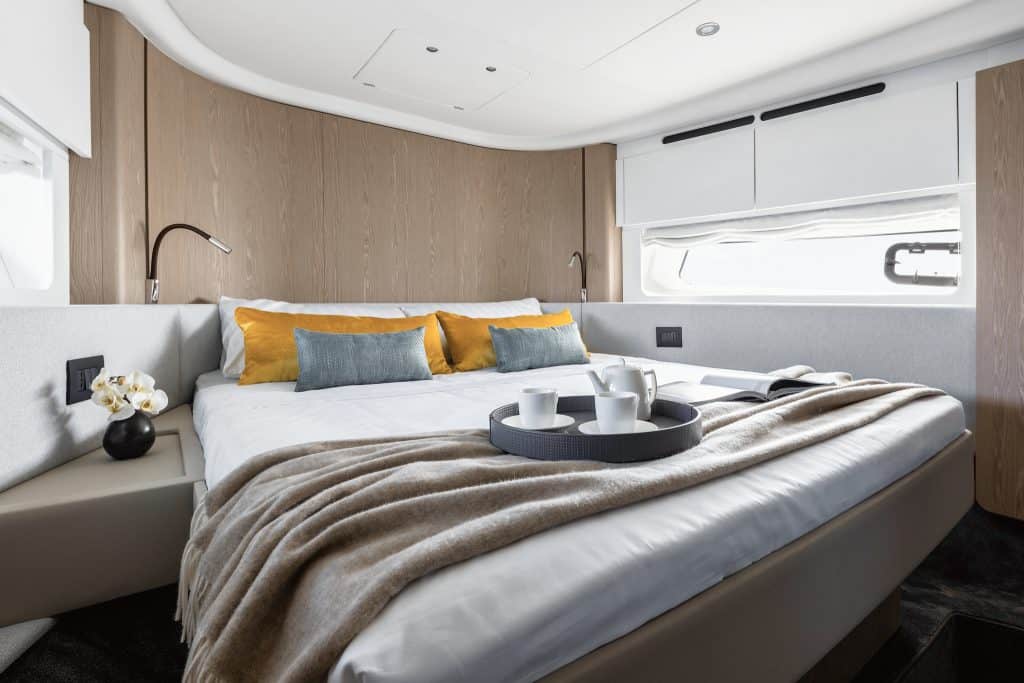 Azimut-Fly53 VIP Cabin
