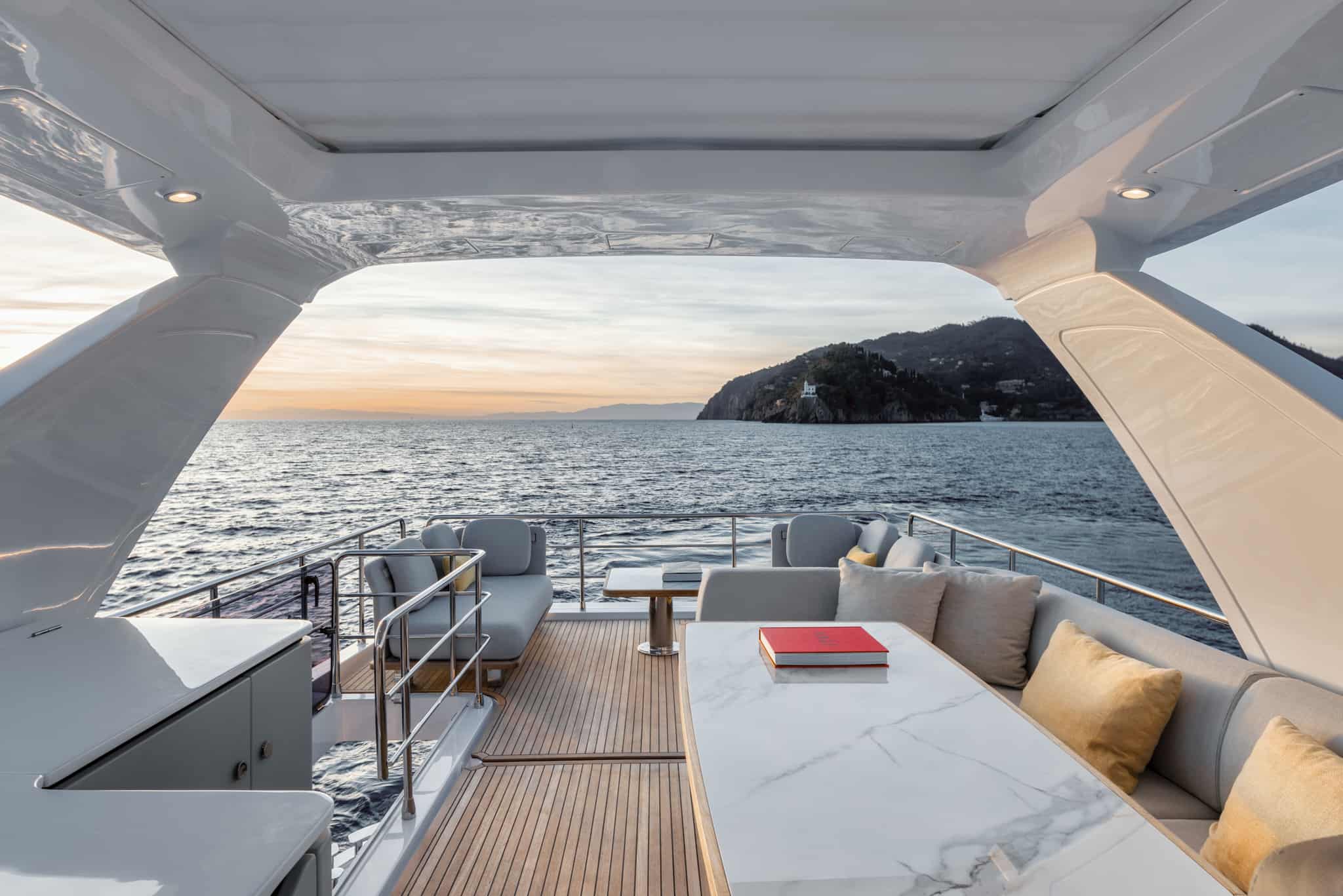 Azimut yacht flybridge on the fly 60 aft view