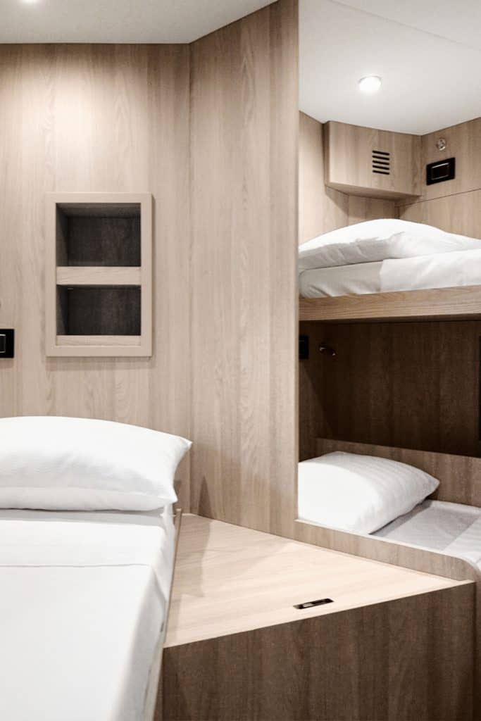 Azimut-Fly78 guest-cabin