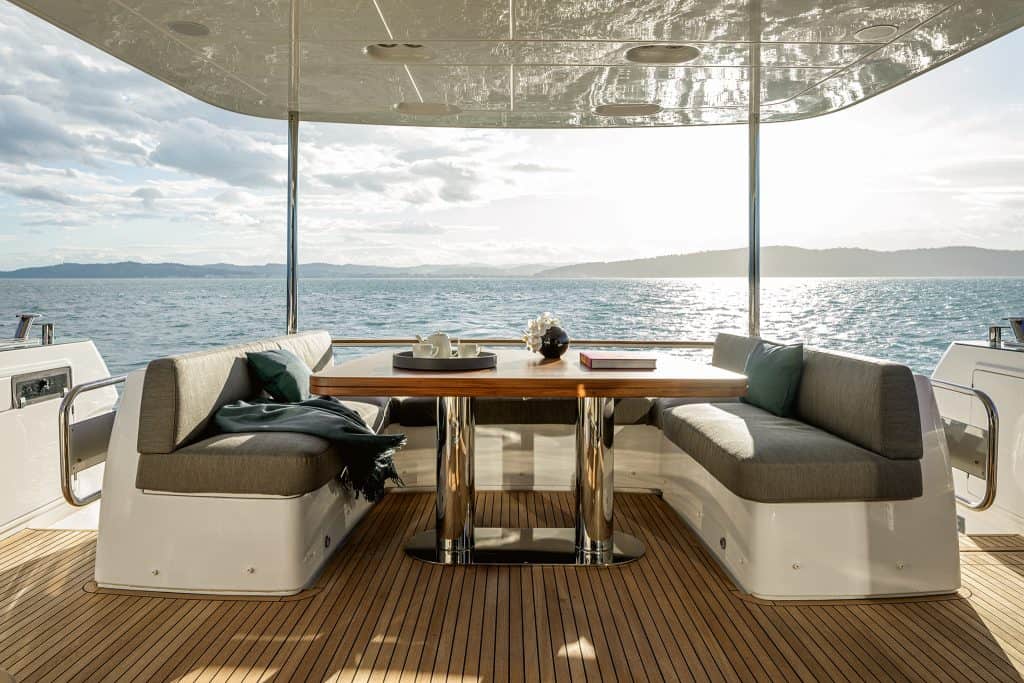 Azimut-Magellano66 Cockpit 1