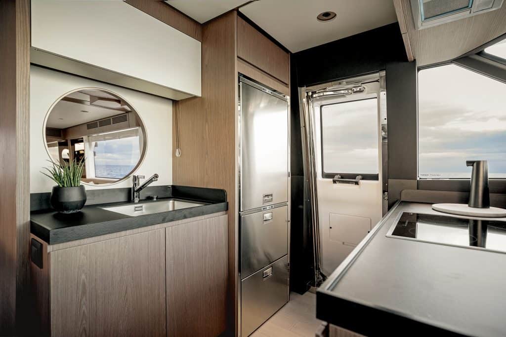 Azimut-Magellano66 Galley 2