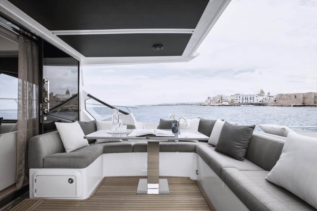 Azimut-S6 Cockpit 2_Mid res