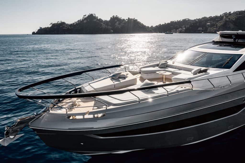 Azimut-S8 Fore Lounge Area