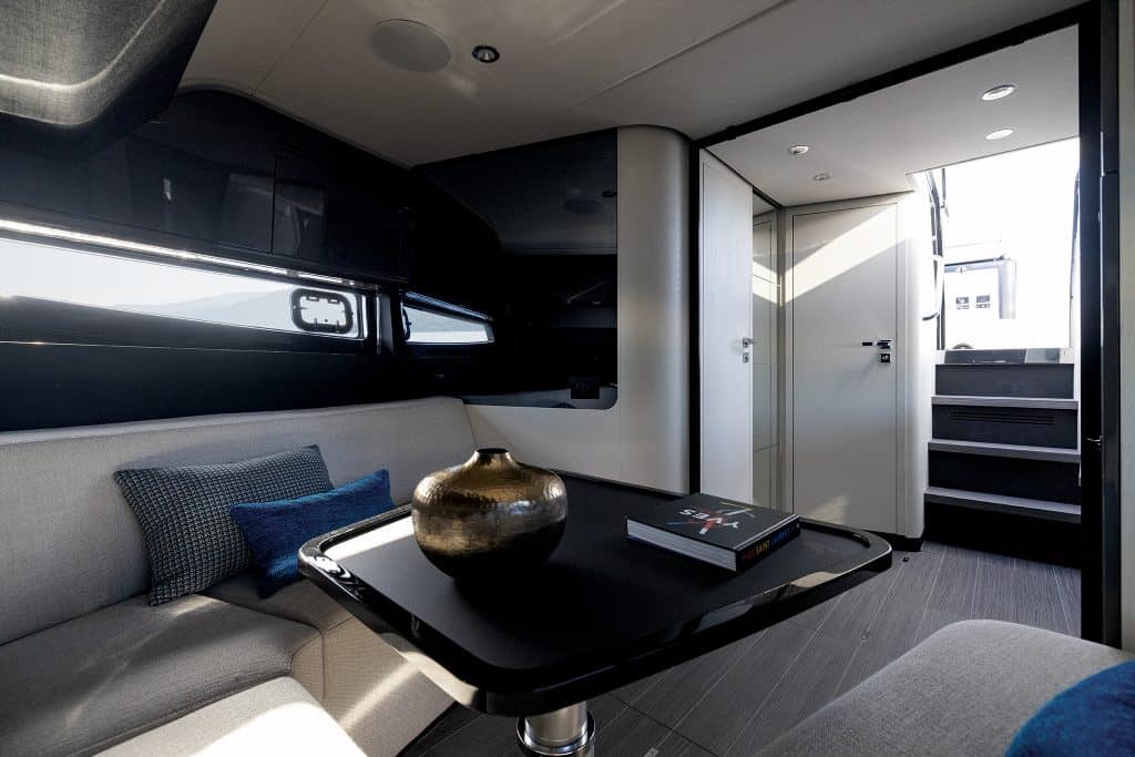 Azimut-Verve 42 Dinette 2