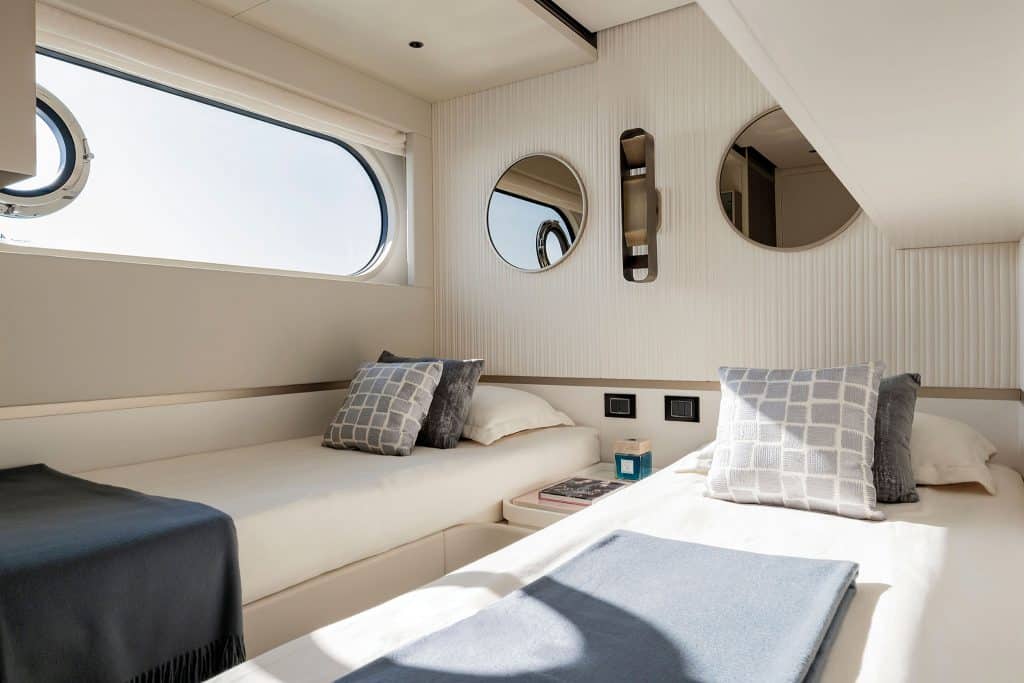 Magellano 25M guest Cabin