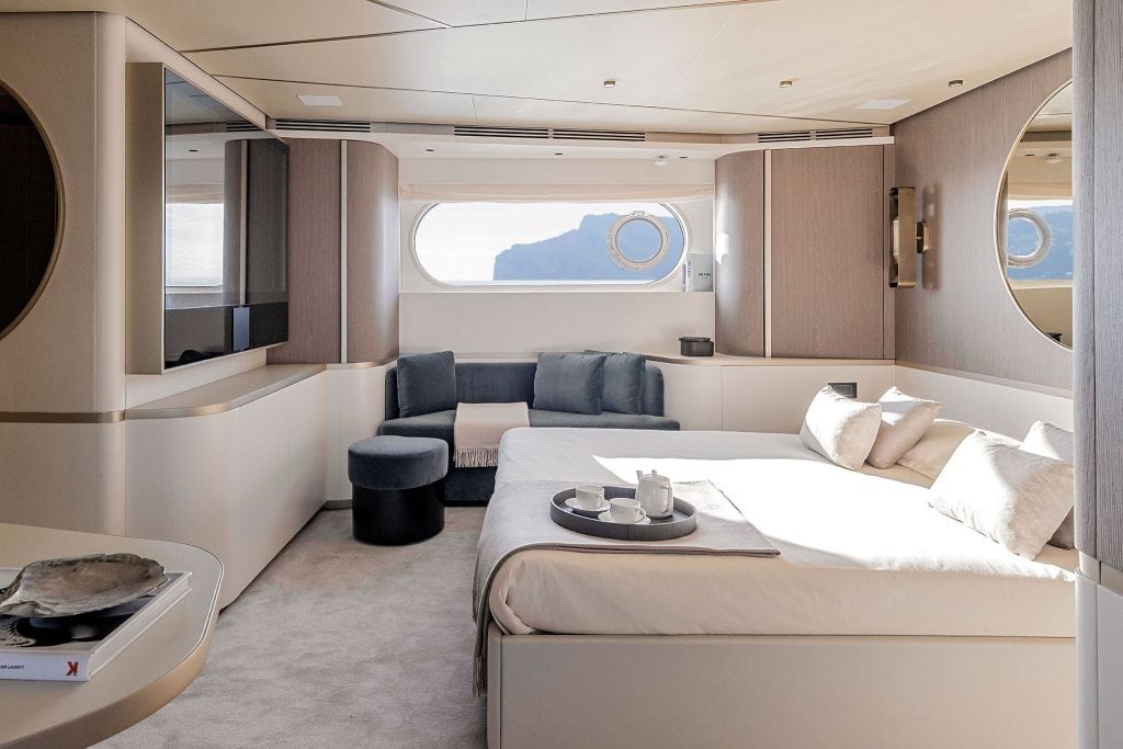 Magellano 25M Master Cabin side