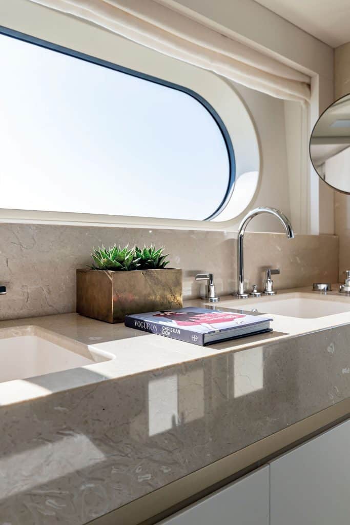 Magellano 25M Master head detail