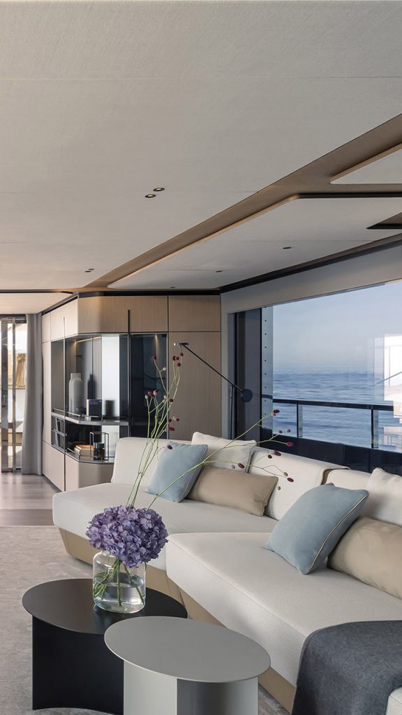 Trideck Main Salon 4-2