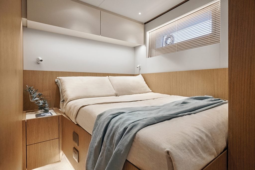 SEADECK_7_IMAGE__0019_SD7 Guest Cabin Double