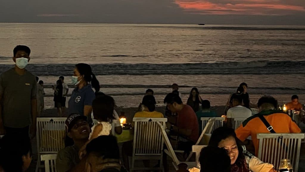 BEACH-DINNER-1.jpg