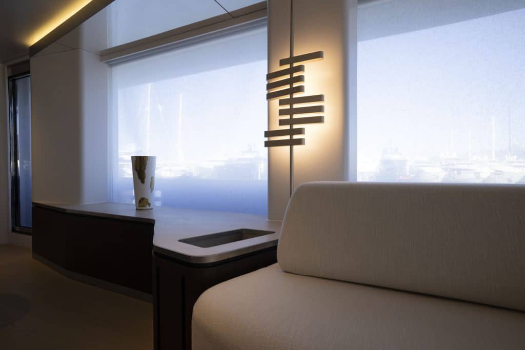 AZIMUT MAGELLANO 30M_Hull 18510.jpg