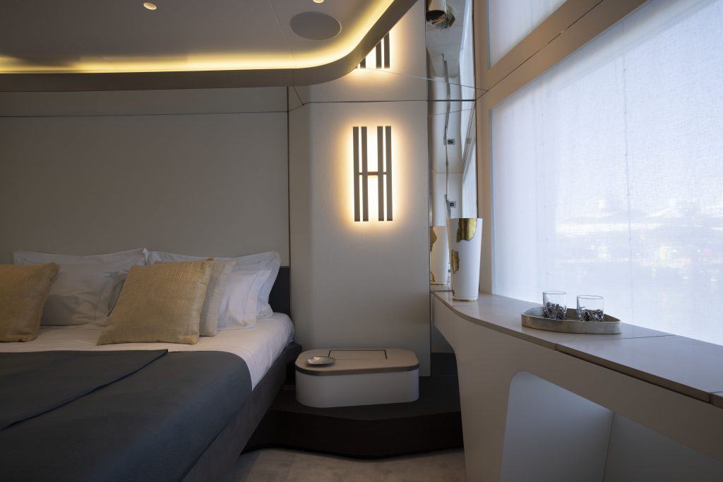 AZIMUT MAGELLANO 30M_Hull 18556