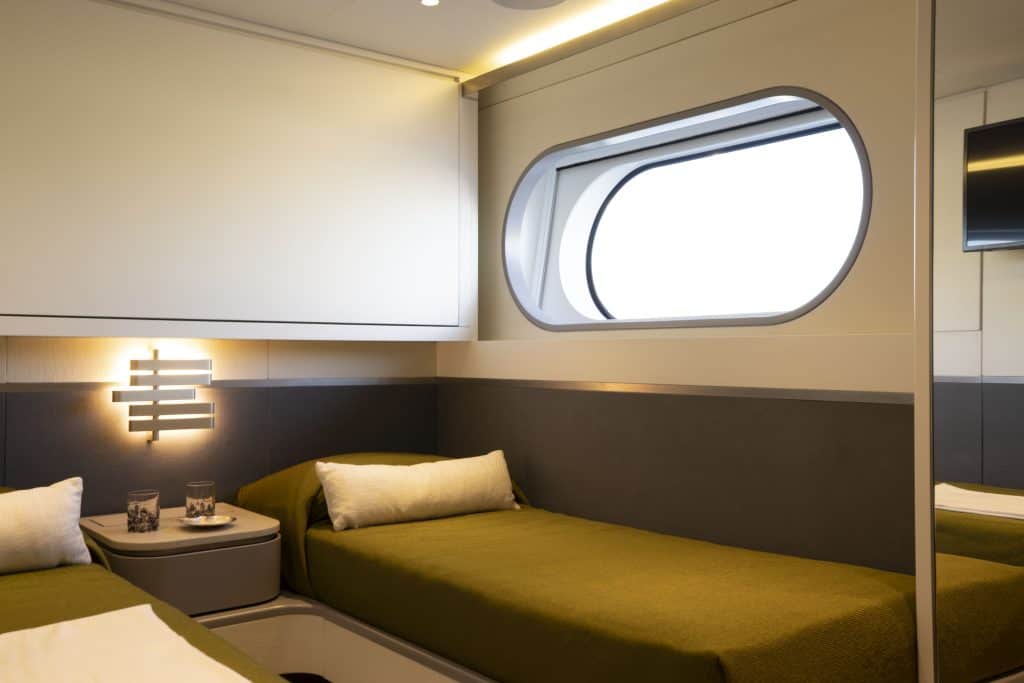 AZIMUT MAGELLANO 30M_Hull 18729