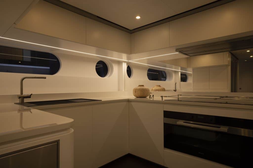 AZIMUT MAGELLANO 30M_Hull 18750