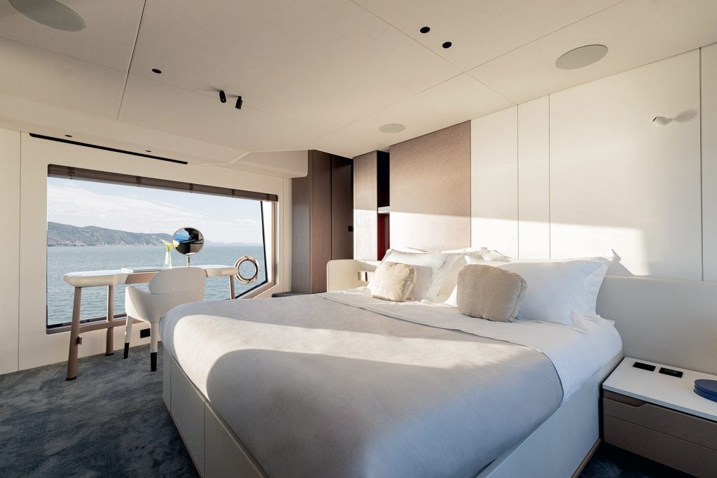 Azimut Grande 26M_Owner Suite