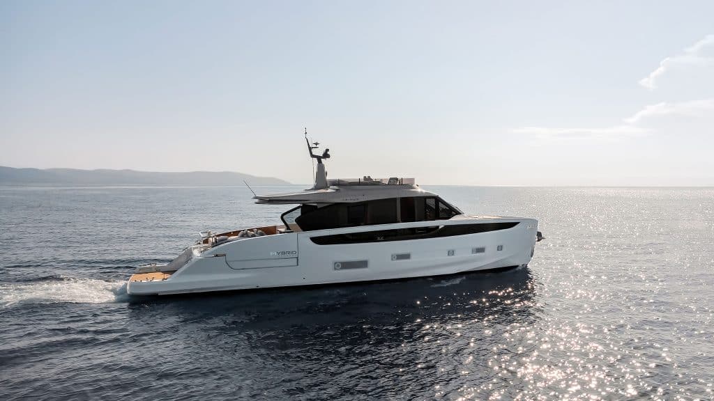 Azimut Seadeck 7_Hybrid Project_2