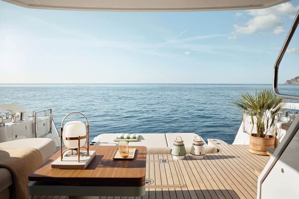 Azimut Fly 62 Cockpit