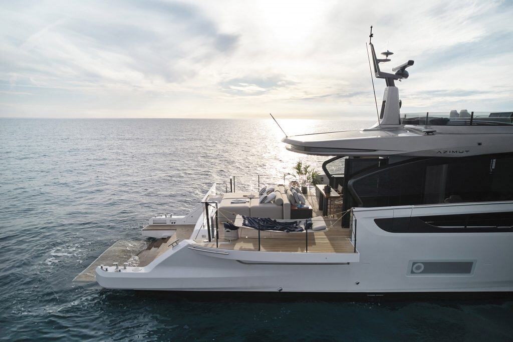 Azimut Seadeck 7_Fun Island Exterior (2)