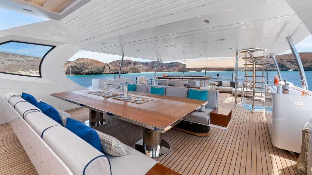 16 Sol Yacht – Flybridge