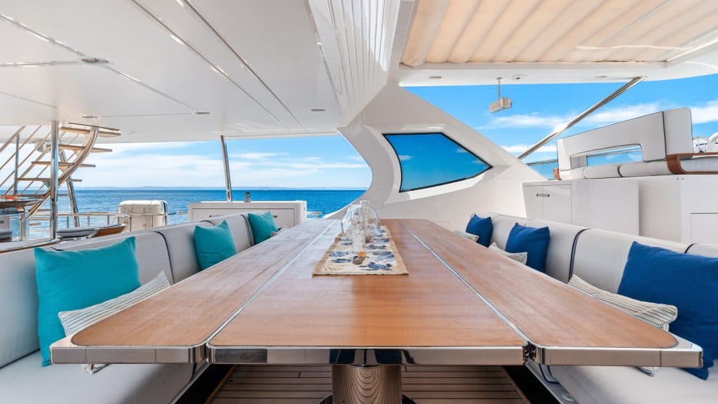 18 Sol Yacht – Flybridge
