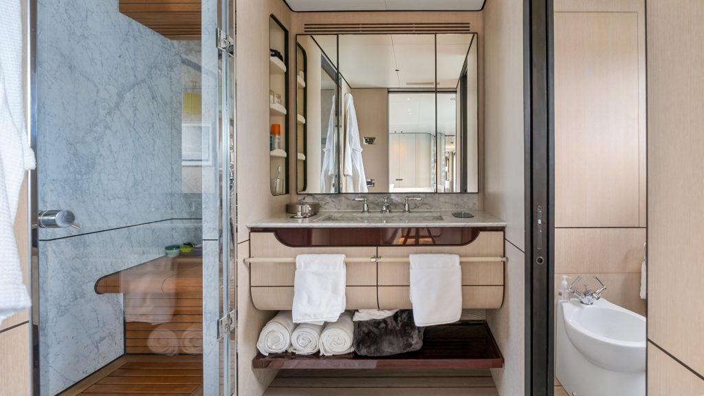 31 Sol Yacht – Master bedroom