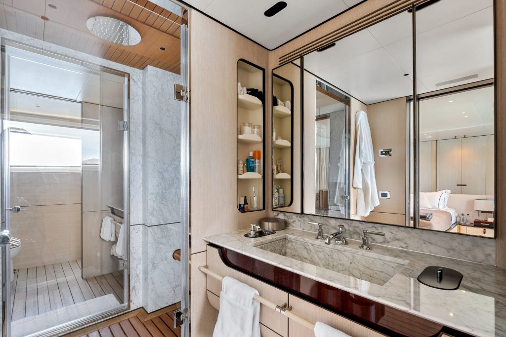 32 Sol Yacht – Master bedroom