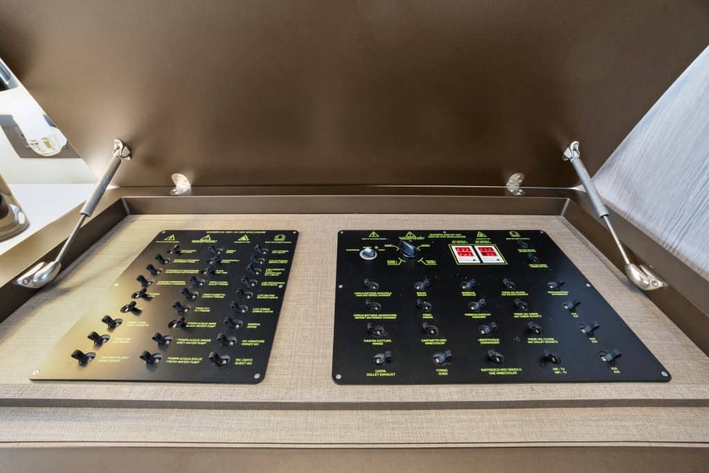 32_accutour_01 2525-marina-bay-dr-w-11-103-031