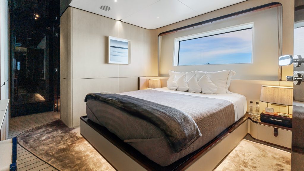 33 Sol Yacht – Bedroom 2