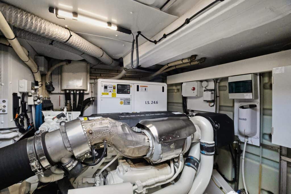 37_accutour_01 2525-marina-bay-dr-w-11-103-036