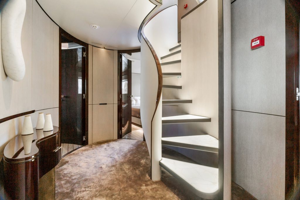 48 Sol Yacht – Stairs
