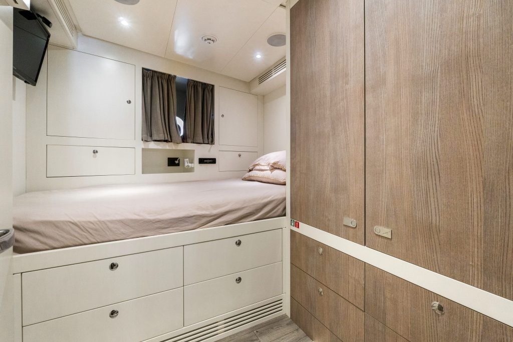 62 Sol Yacht – Crew cabin 2