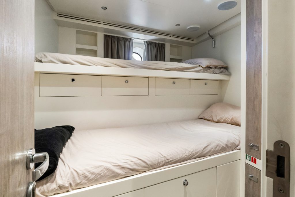 63 Sol Yacht – Crew cabin 3