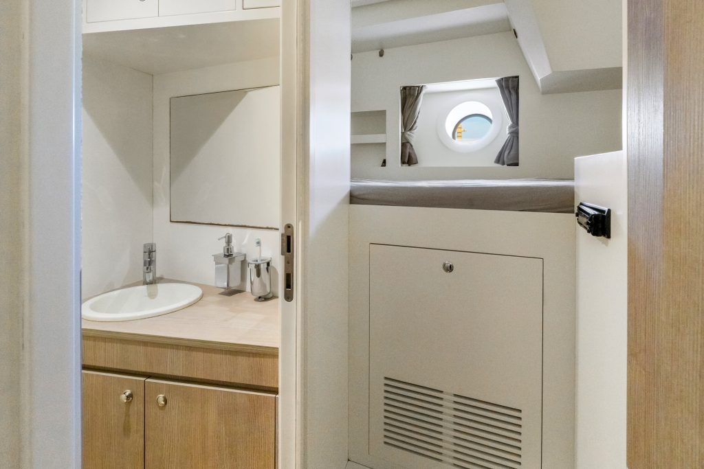 64 Sol Yacht – Crew cabin 4