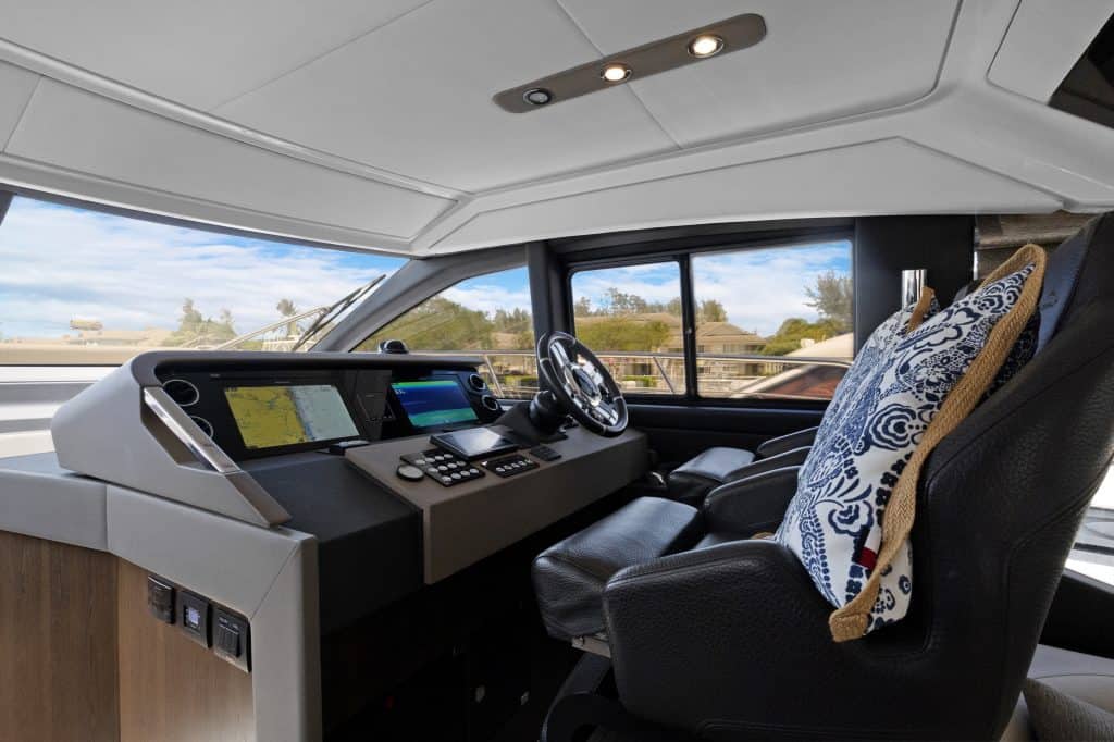 AccuTour_Azimut 502019 Flybridge-023