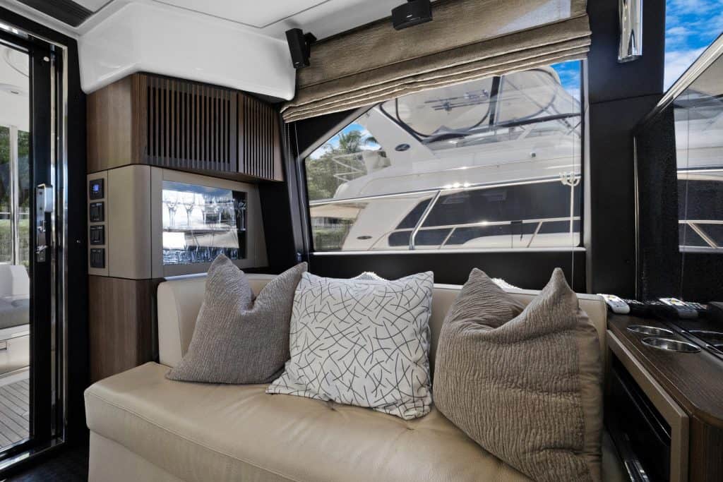 AccuTour_Azimut 502019 Flybridge-027