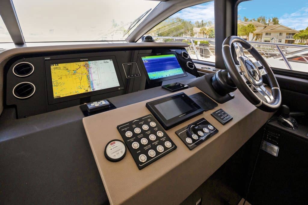 AccuTour_Azimut 502019 Flybridge-031