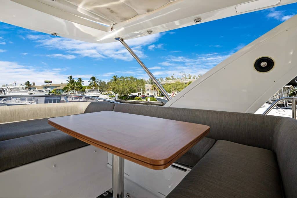 AccuTour_Azimut 502019 Flybridge-045