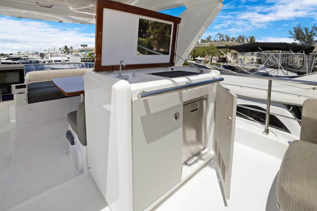 AccuTour_Azimut 502019 Flybridge-046