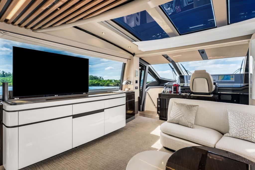 3301 Rickenbacker Cswy_1oakstudios_01