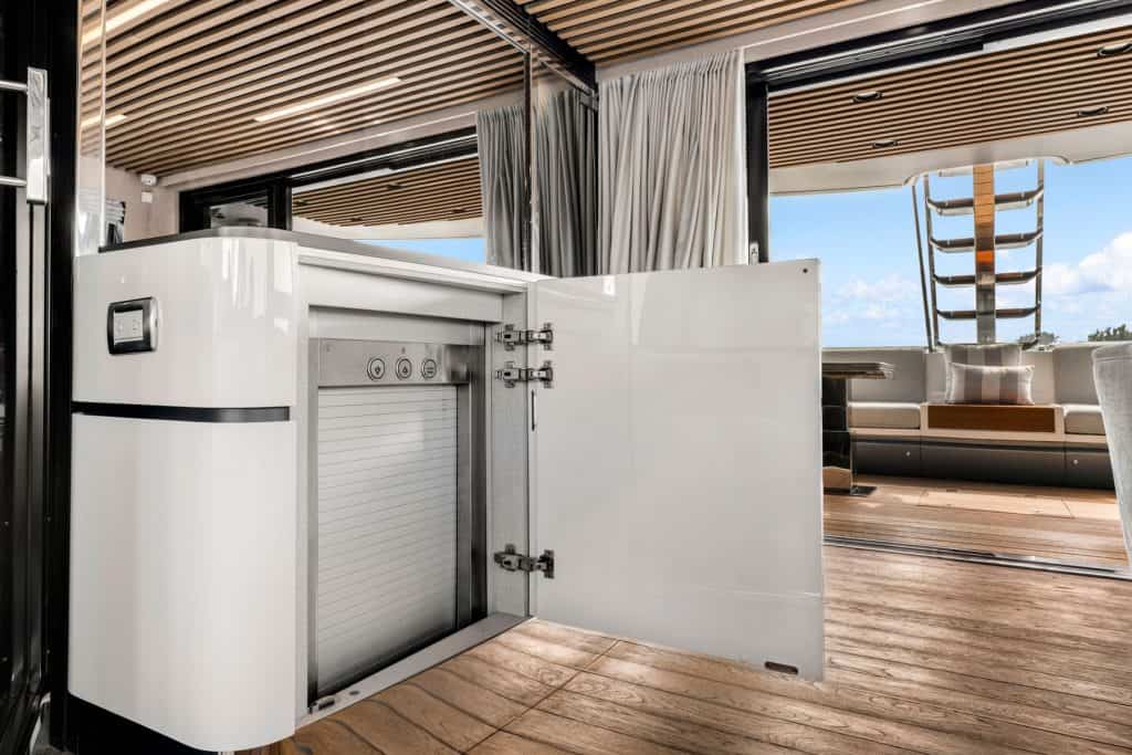 3301 Rickenbacker Cswy_1oakstudios_10