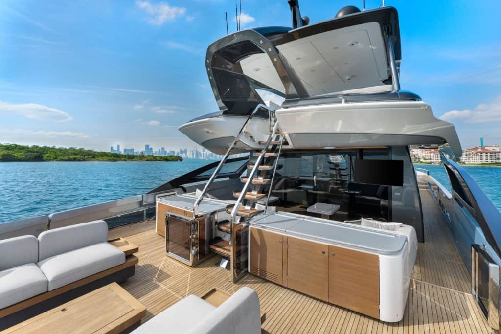 3301 Rickenbacker Cswy_1oakstudios_36